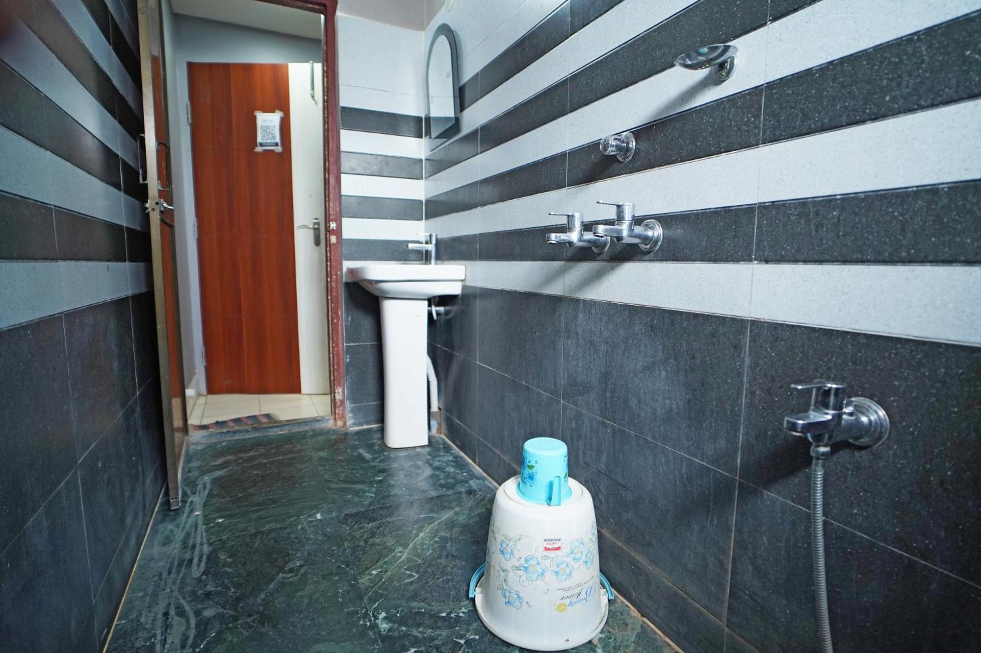 Hotel Marine Blue !! Beach Distance 50 Mts !! 디가 외부 사진